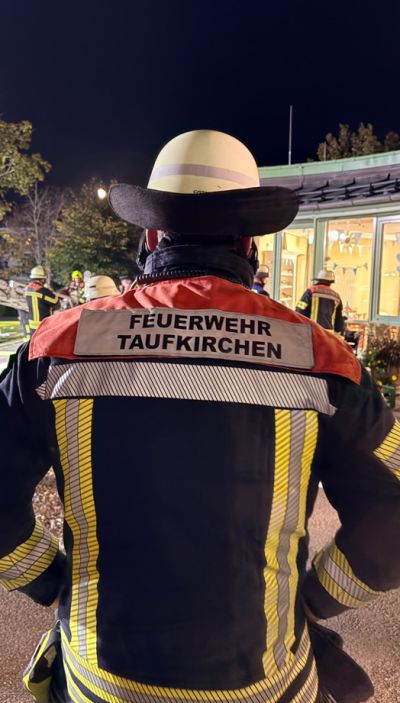 Feuerwehrmann von hinten